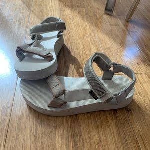 Teva mid platform sandals size 7